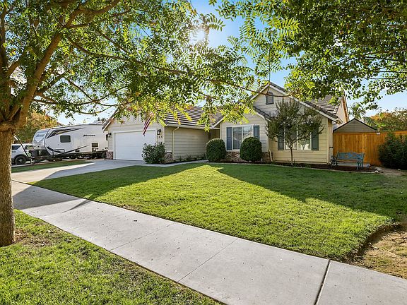 3rd image of 3831 N Fontana Ct