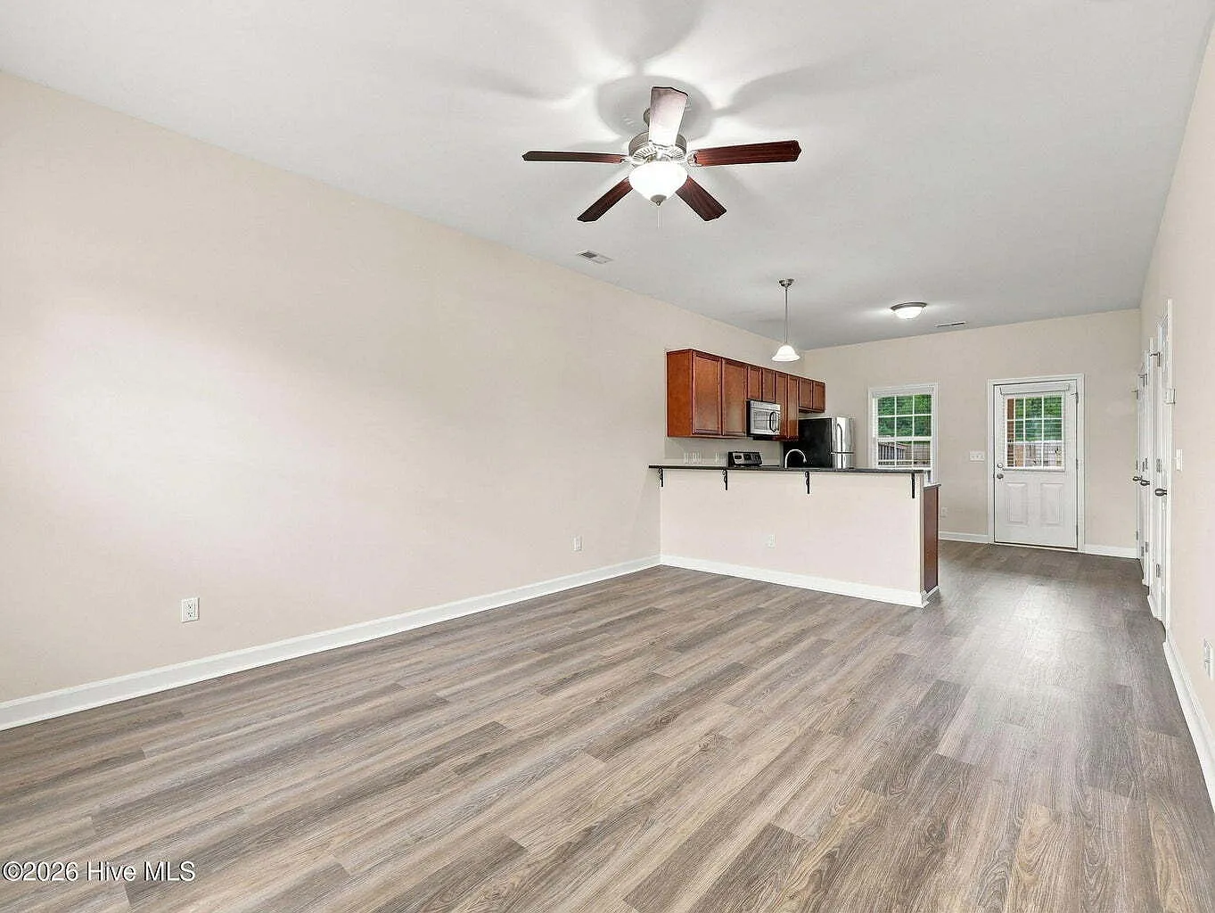 2 bed, 2.5 bath, 1190 sqft, $1,375 — Photo 3