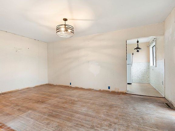 4th image of 313 E Heroy Ave