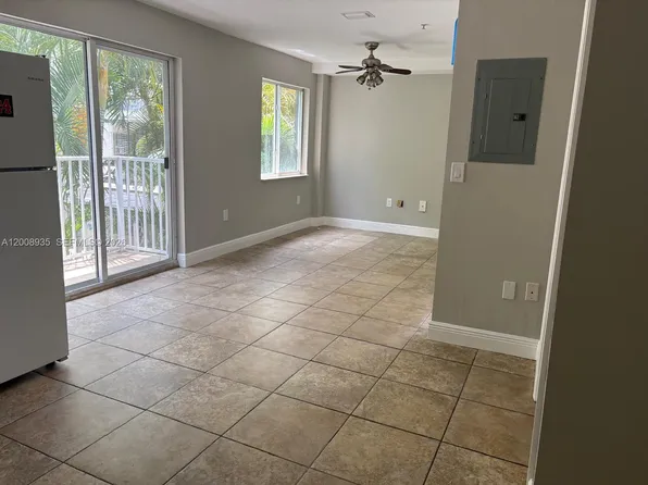 948 SW 3rd St APT 205, Miami, FL 33130