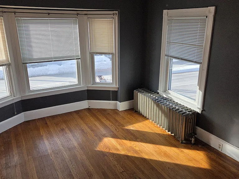 393 Main St — Photo 3