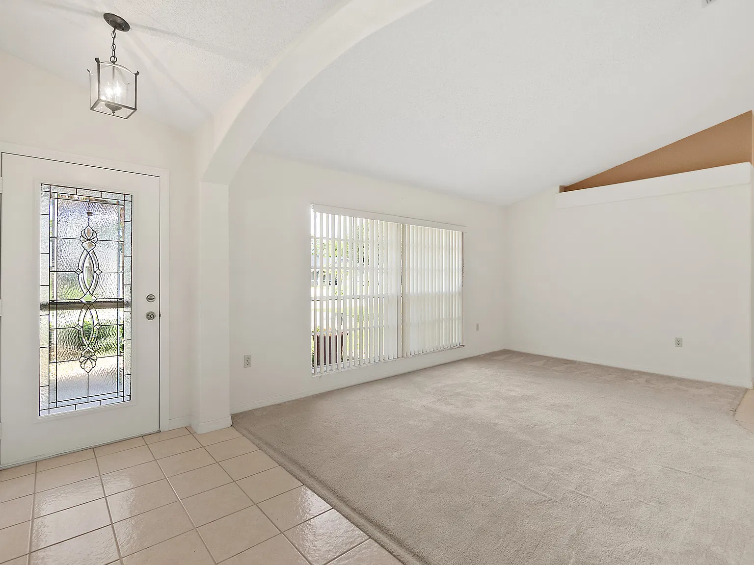 4 bed, 1927 sqft, $2,175 — Photo 3