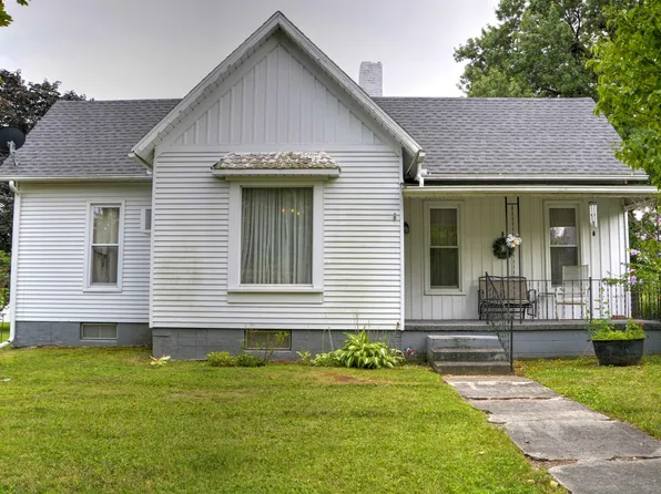 225 E Lincoln St, Good Hope, IL 61438