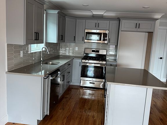3rd image of 113 E Jersey St #1