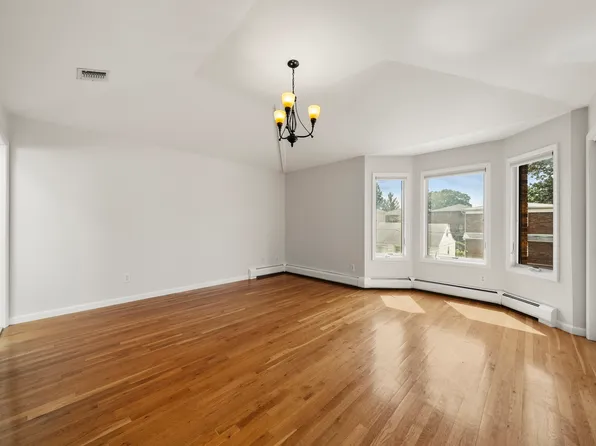 229 Franklin Avenue image 13 of 27