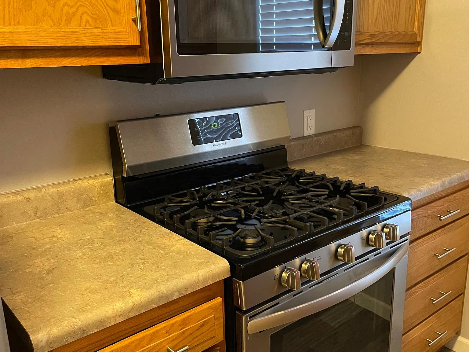 2 bed, 1100 sqft, $1,195 — Photo 2