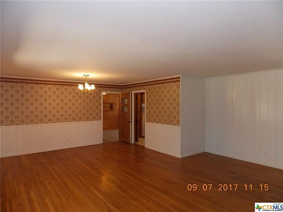 4th image of 945 Rosemary Dr