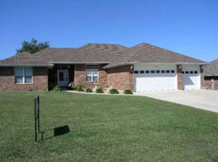 1501 N Stonegate Dr, Mountain Grove, MO 65711
