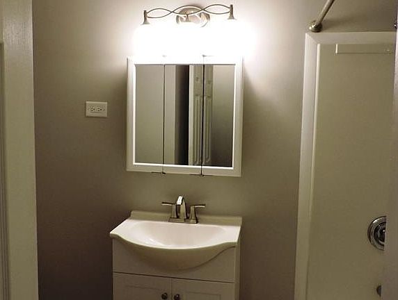 5th image of 1407 Riverbend Blvd