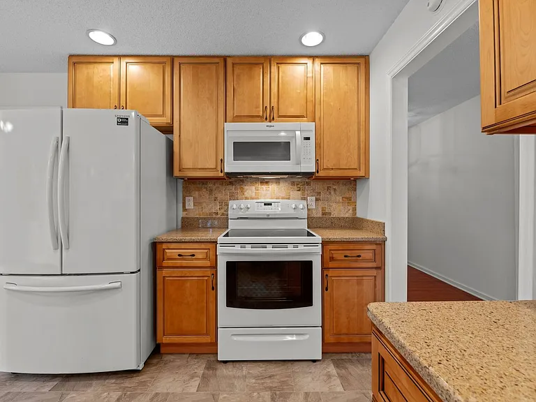 5403 Miramar Ct — Photo 3