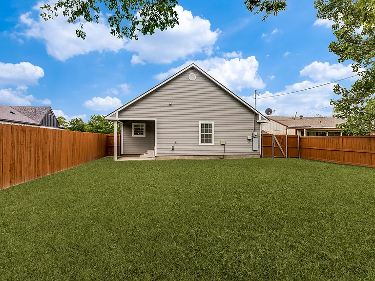 1110 N Ross Ave — Photo 13