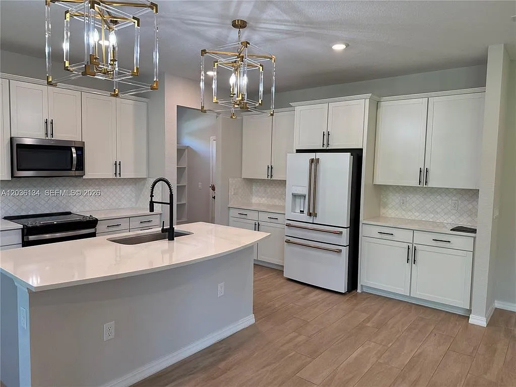 4 bed, 2.5 bath, 2646 sqft, $5,500 — Photo 3