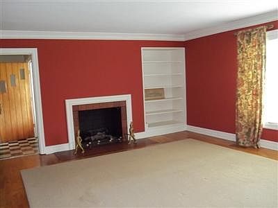 5th image of 944 Collins Ln