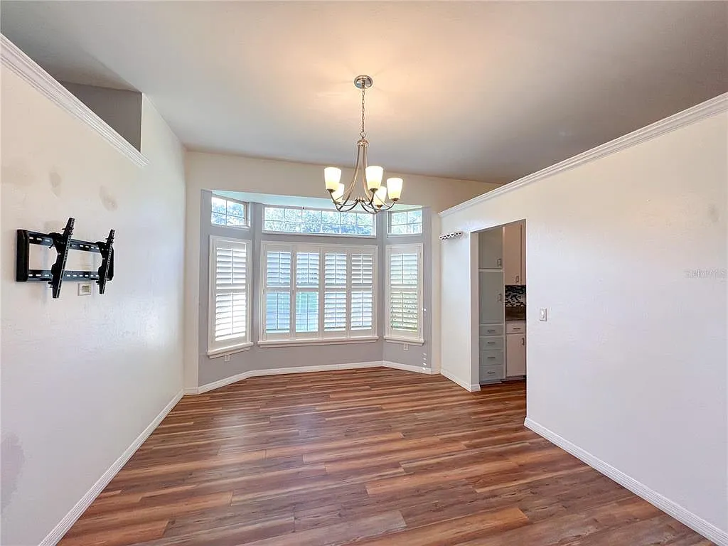 3 bed, 2.0 bath, 1936 sqft, $2,300 — Photo 4