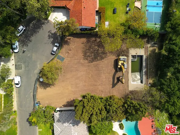 13741 Romany Dr, Pacific Palisades, CA 90272