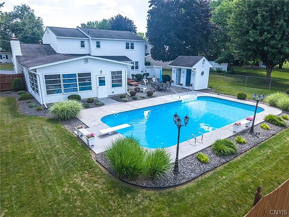 2nd image of 8025 Trina Cir
