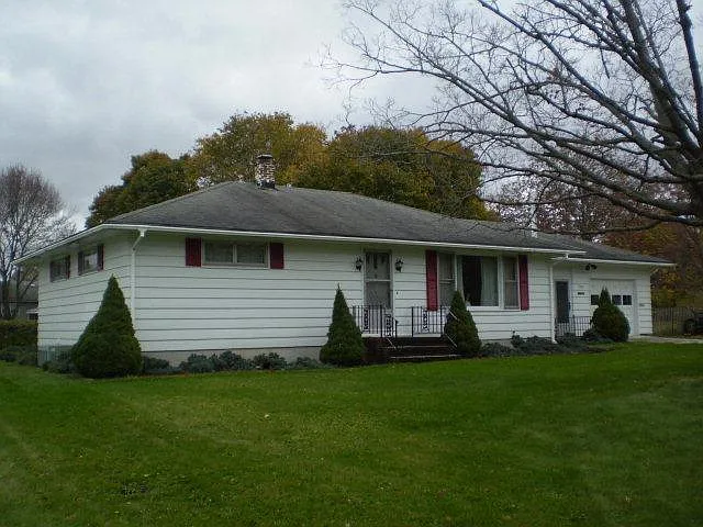 357 Noble St photo 1