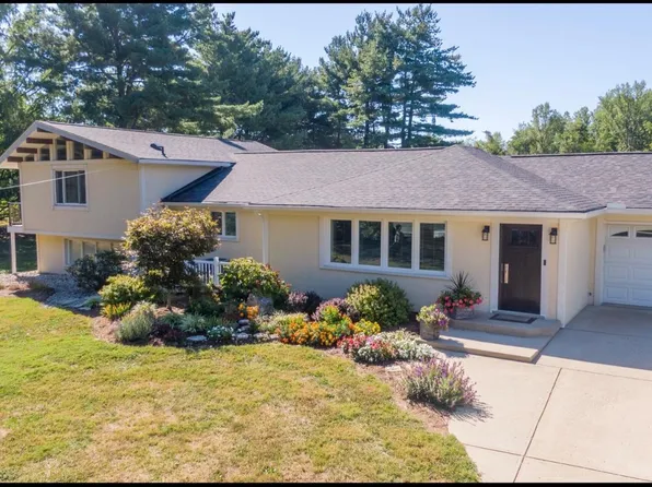 817 Locust Corner Rd, Cincinnati, OH 45245