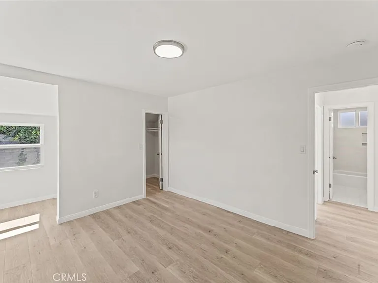 14722 Strathern St — Photo 26