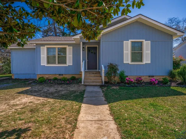 1330 Lake Dr, Longview, TX 75601