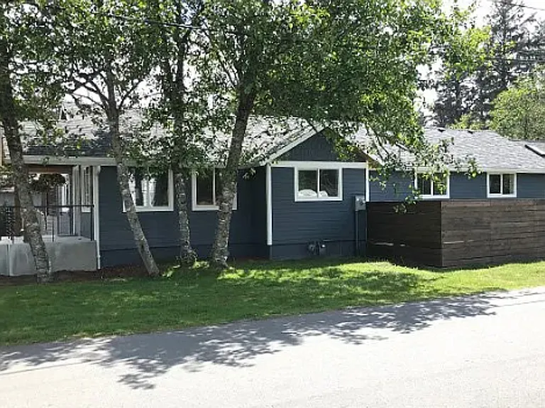 596 N Larch St — Photo 7