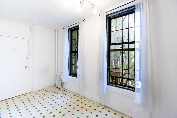 Rented by City Connections Realty | media 3
