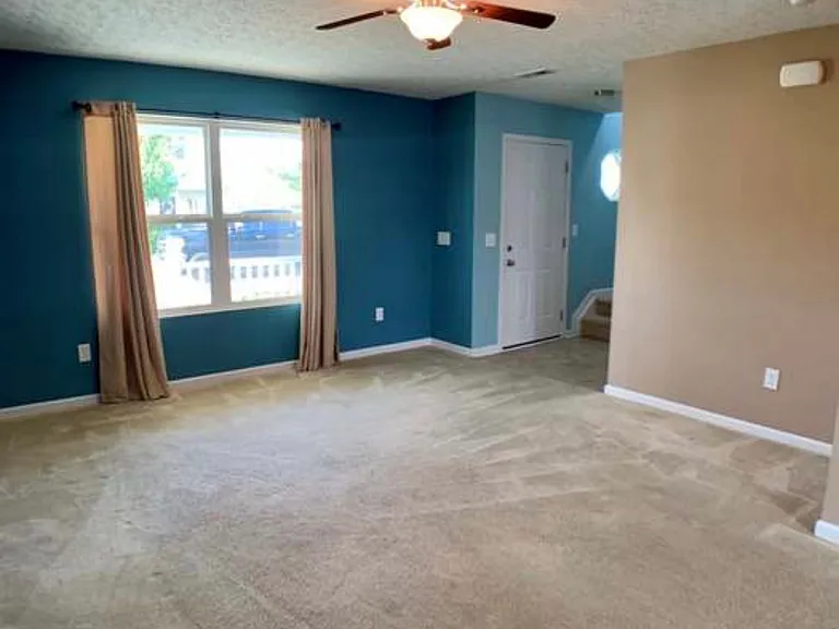 2243 Glasgow Ln — Photo 10