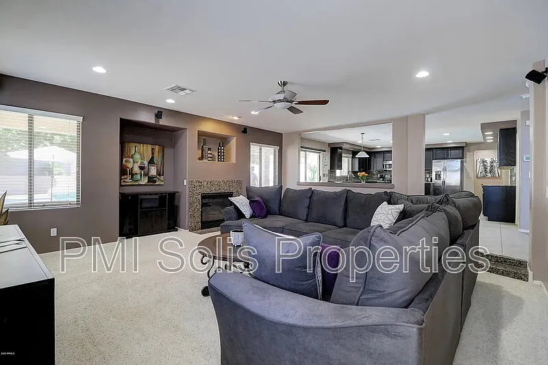 5 bed, 3.5 bath, 3918 sqft, $5,500 — Photo 2