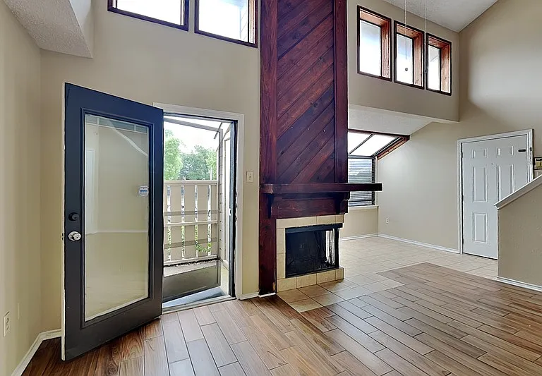 9600 Royal Ln #301 — Photo 5