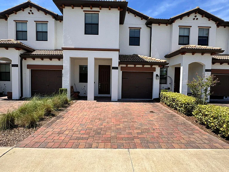 1252 Royal Street George Blvd — Photo 2