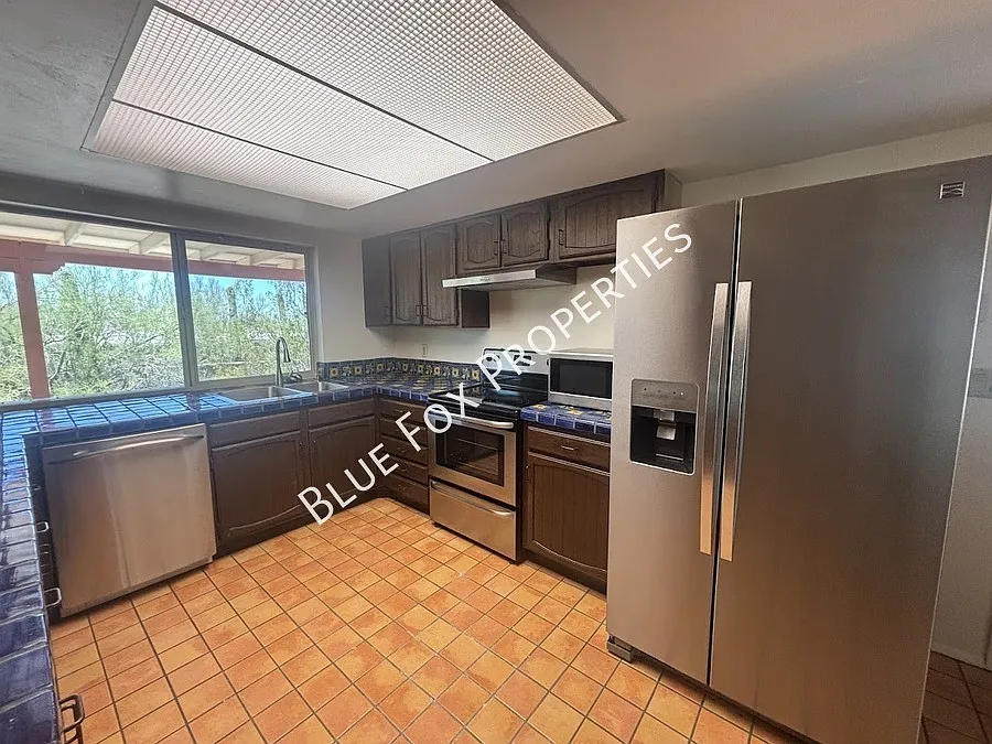 2 Bedroom, 2 Bathroom in the Santa Catalina Estates — Photo 3