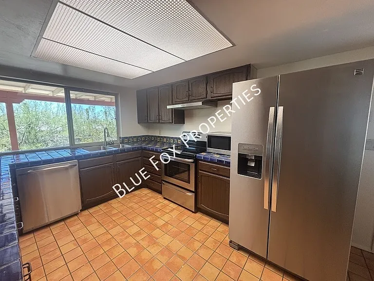 6521 N Calle Padre Felipe — Photo 7