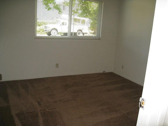 5th image of 1052 Roewill Dr APT 4