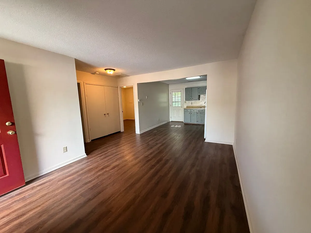 Building Photo - 3020 Sherrill Ave #F