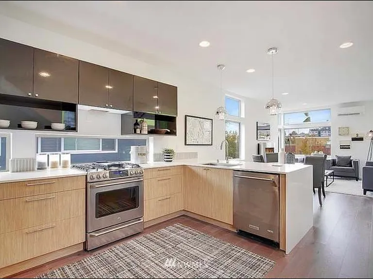 204 14th Ave — Photo 2