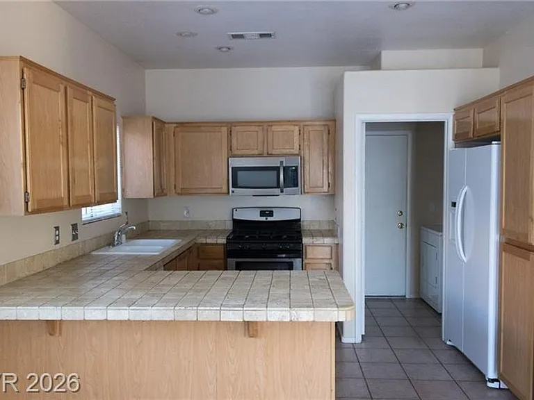 7290 Golden Star Ave — Photo 3
