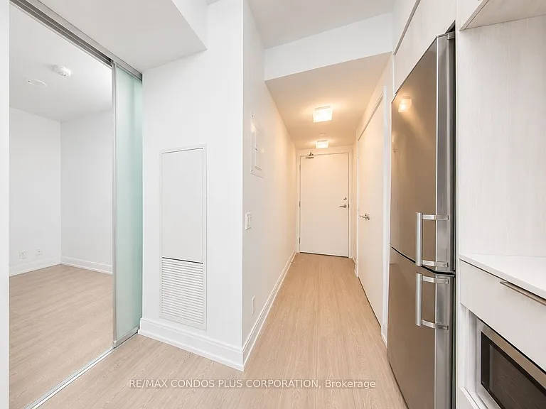 181 Dundas St E #2215 — Photo 17