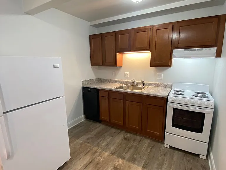 504 Saint Johns St — Photo 11