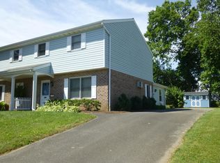 18 Oriole Dr, Ephrata, PA 17522