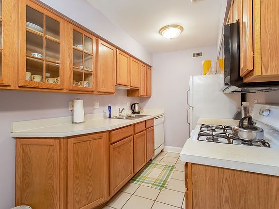5th image of 1531 N Windsor Dr APT 212