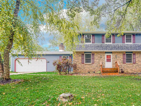 402 Powderhorn Dr, Valparaiso, IN 46383