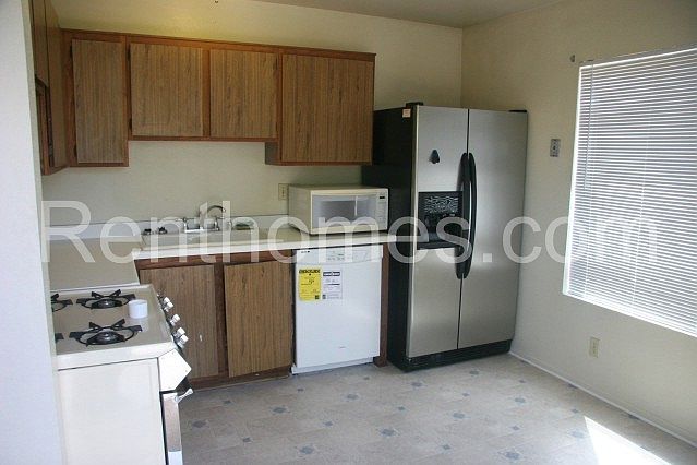 2nd image of 10992 Via Abaca