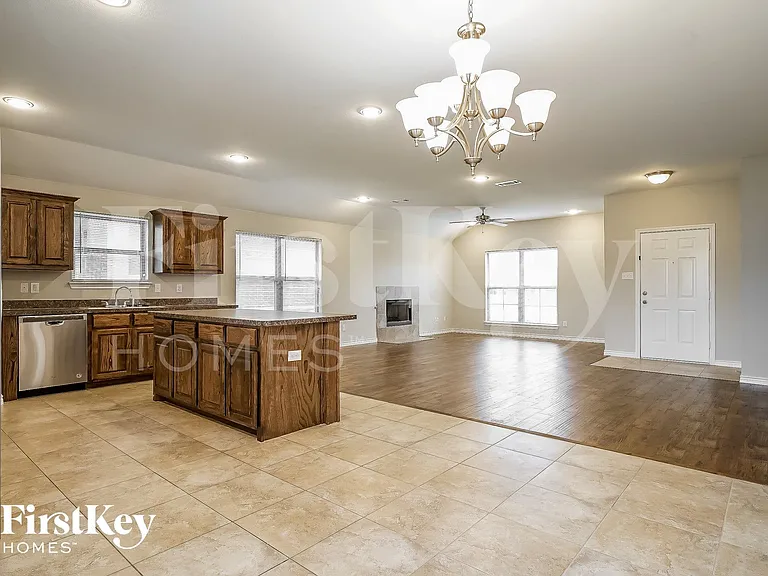 615 Hearthstone Dr — Photo 5