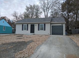 7704 Floyd St, Overland Park, KS 66204