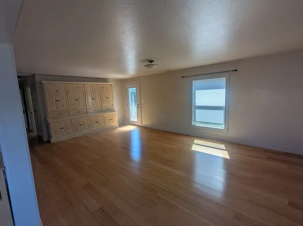 219 Oak Grove Rd, Medford, OR 97501