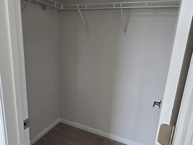 6701 Belcrest Rd — Photo 10
