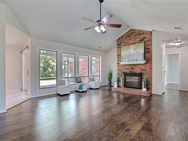 212 Aspenway Dr — Photo 5