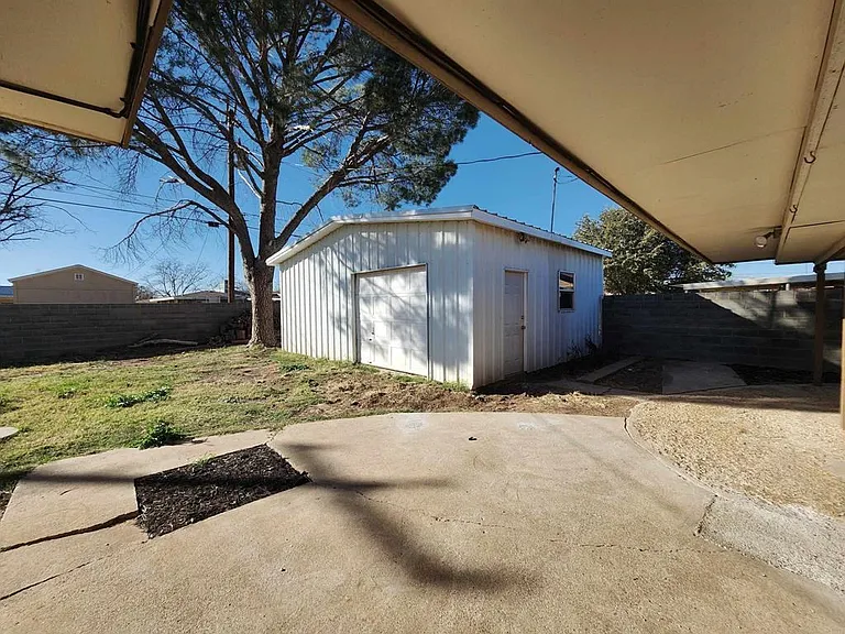 2905 Byron Ave — Photo 2