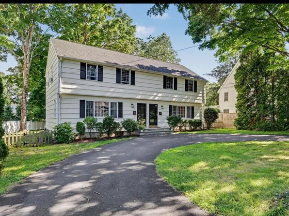 63 Oak St #63, New Canaan, CT 06840