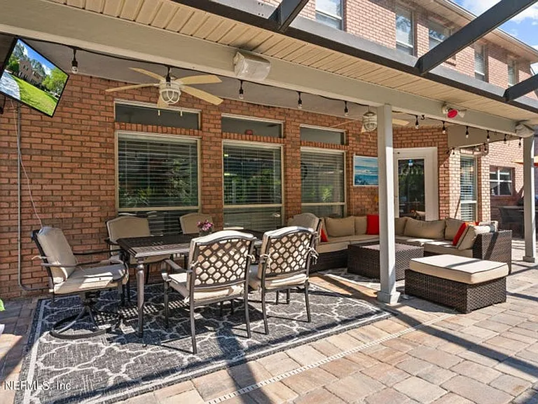 425 Oak Pond Dr — Photo 41